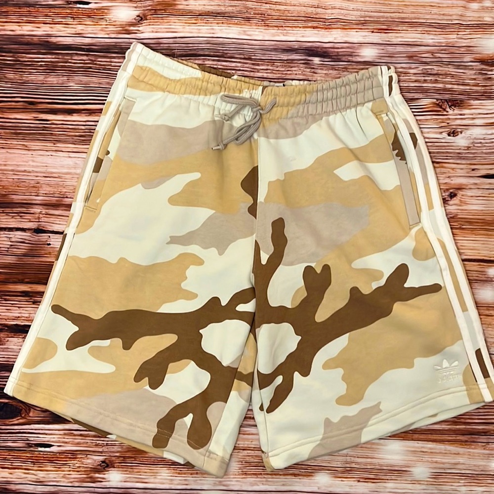 Adidas. Camo shorts. Large